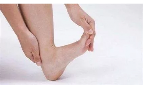 脚底板经常疼，你可能有足底筋膜炎